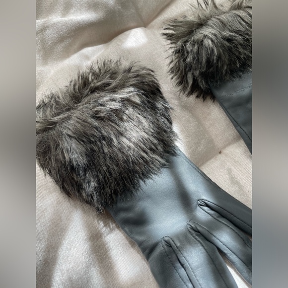 Leather Gloves - Picture 3 of 5
